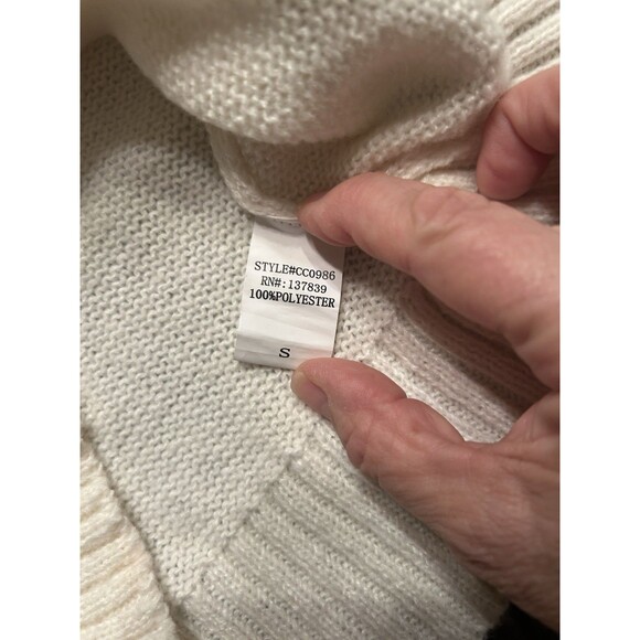 Luna Ivy 3 D Crocheted Cherry Short Sleeve Ivory Cropped Sweater Size Small - Picture 6 of 7